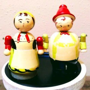 DUTCH*WOODEN MAN & WOMAN*S&P SHAKERS*MOVEABLE ARMS*VINTAGE*RARE*